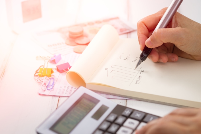 accounting-blur-business-1028726 Seasonal business: Improve cash flow